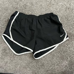 NIKE SHORTS SIZE S